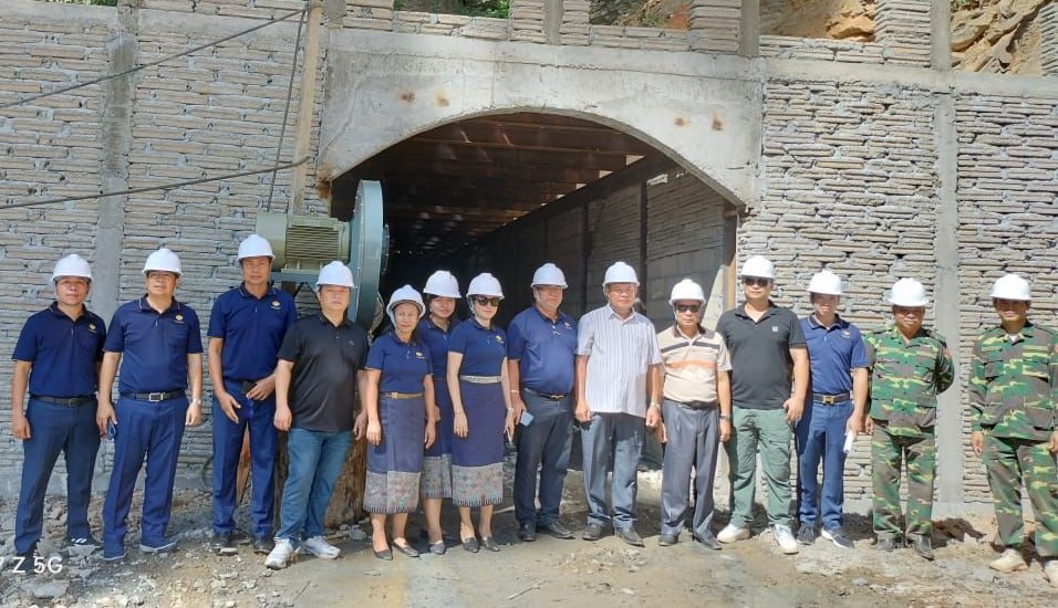 Colonel Boussadee Inthalangsy, Deputy Director of the Office of the Ministry of National Defense, and his delegation visited to monitor and promote the project of Tan Shan Ming China Mining Company Limited. 